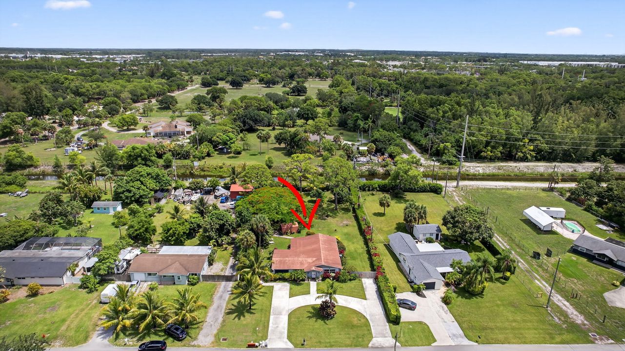 合同活跃: $650,000 (4 贝兹, 2 浴室, 1637 平方英尺)