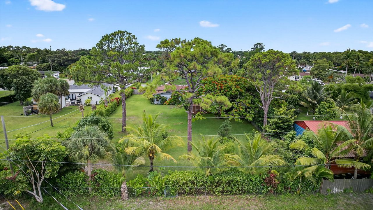 合同活跃: $650,000 (4 贝兹, 2 浴室, 1637 平方英尺)