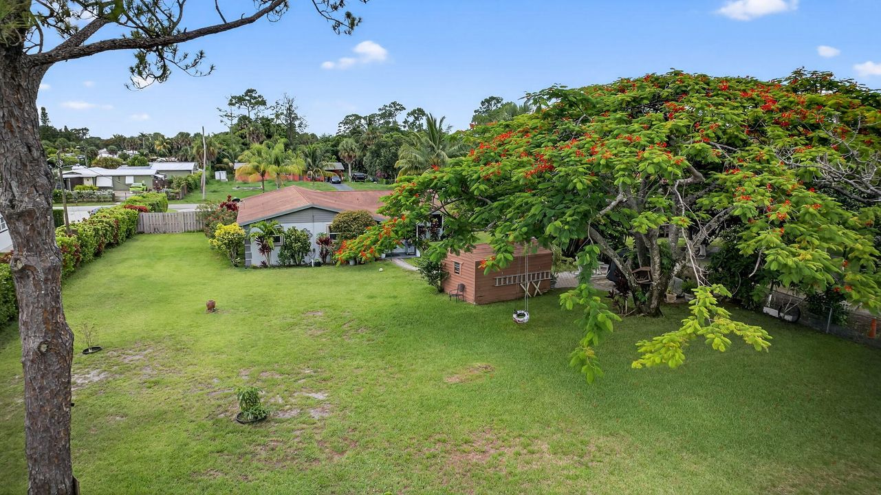 合同活跃: $650,000 (4 贝兹, 2 浴室, 1637 平方英尺)