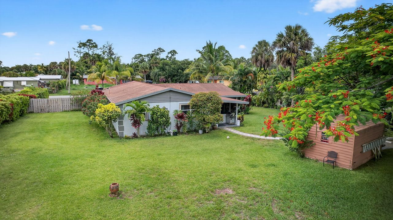 合同活跃: $650,000 (4 贝兹, 2 浴室, 1637 平方英尺)