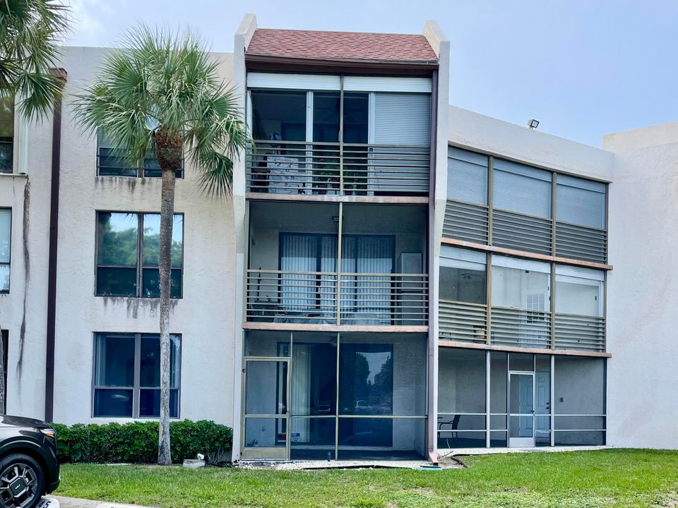 Active With Contract: $79,500 (1 beds, 1 baths, 839 Square Feet)