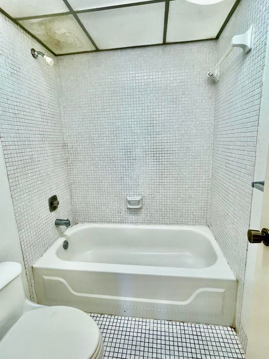 Active With Contract: $79,500 (1 beds, 1 baths, 839 Square Feet)