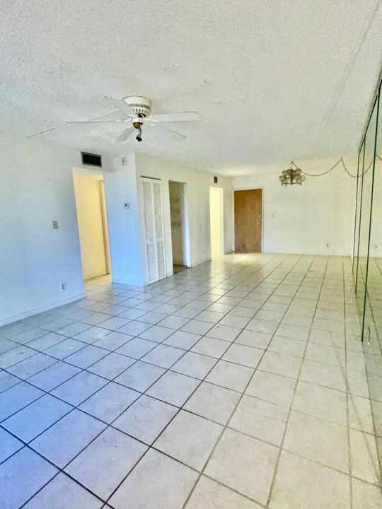 Active With Contract: $79,500 (1 beds, 1 baths, 839 Square Feet)