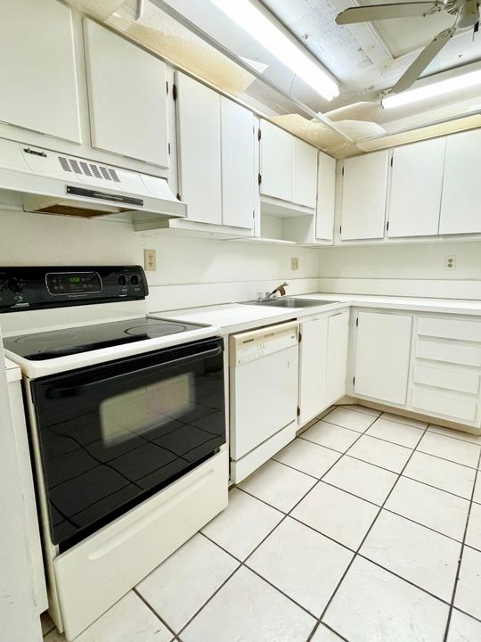 Active With Contract: $79,500 (1 beds, 1 baths, 839 Square Feet)