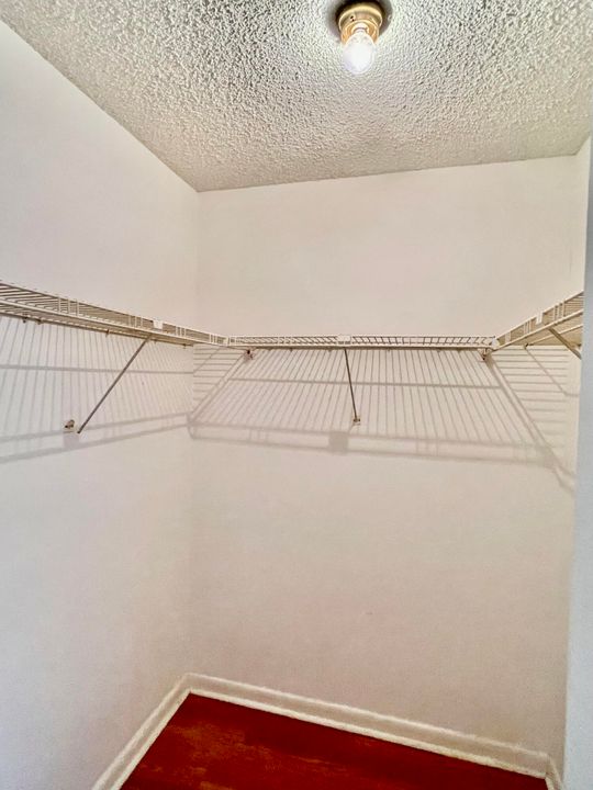 Active With Contract: $79,500 (1 beds, 1 baths, 839 Square Feet)