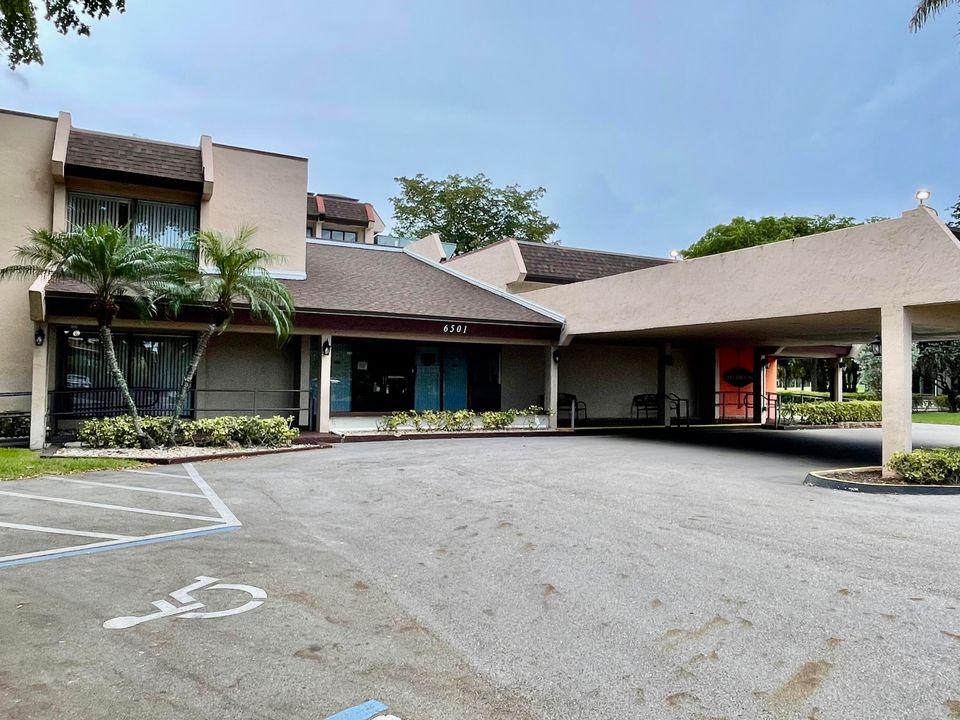 Active With Contract: $79,500 (1 beds, 1 baths, 839 Square Feet)