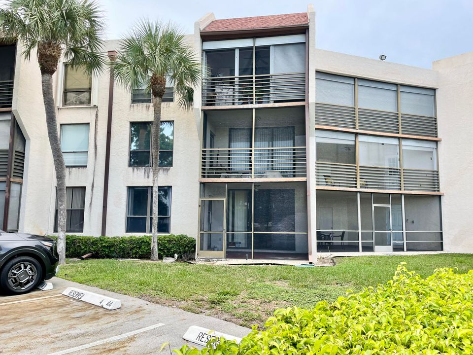 Active With Contract: $79,500 (1 beds, 1 baths, 839 Square Feet)
