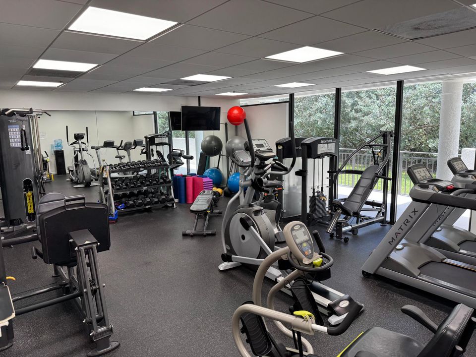 合同活跃: $1,399,000 (2 贝兹, 2 浴室, 1627 平方英尺)