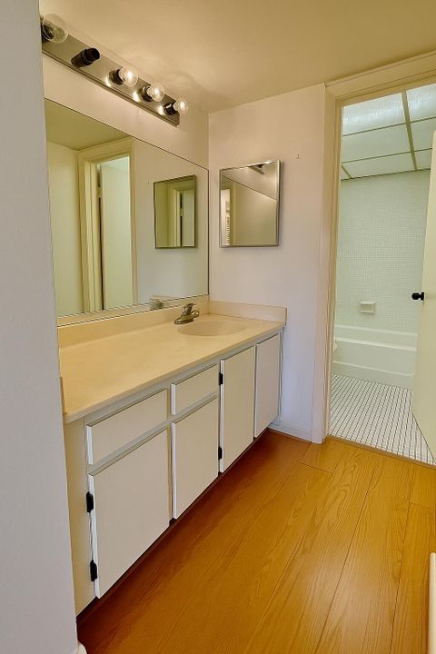 Active With Contract: $79,500 (1 beds, 1 baths, 839 Square Feet)