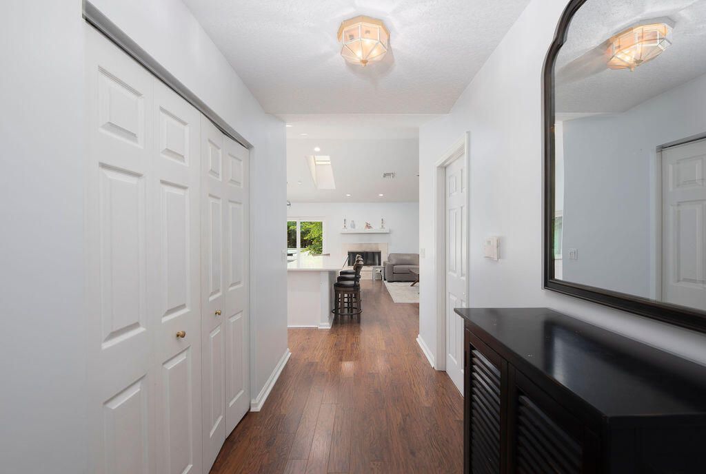 En Venta: $1,149,000 (4 camas, 3 baños, 2826 Pies cuadrados)