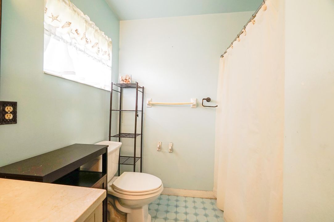 Active With Contract: $90,000 (1 beds, 1 baths, 611 Square Feet)