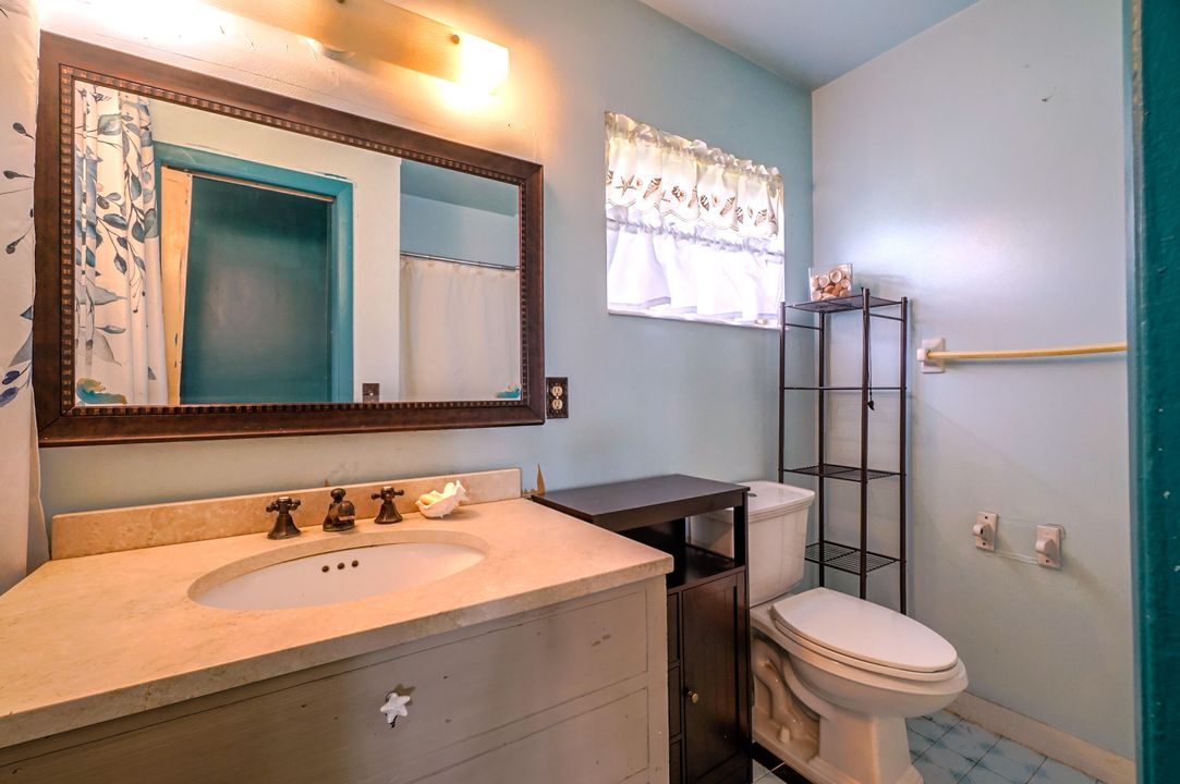 Active With Contract: $90,000 (1 beds, 1 baths, 611 Square Feet)