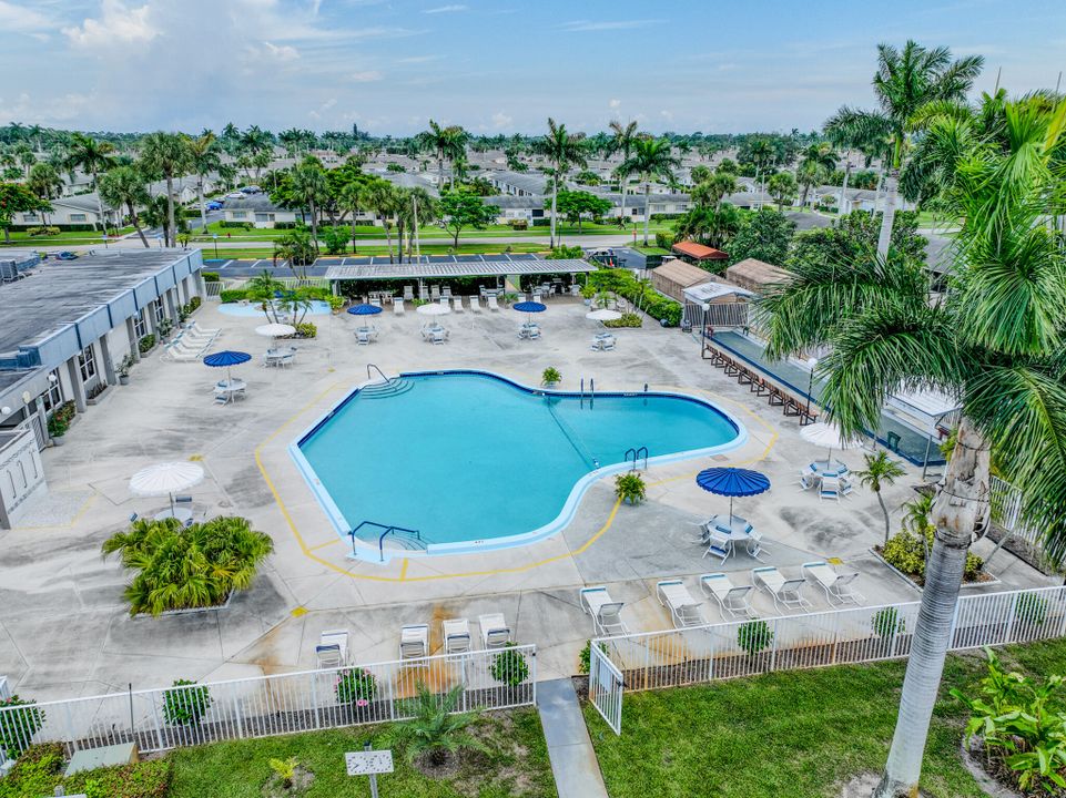 Active With Contract: $90,000 (1 beds, 1 baths, 611 Square Feet)