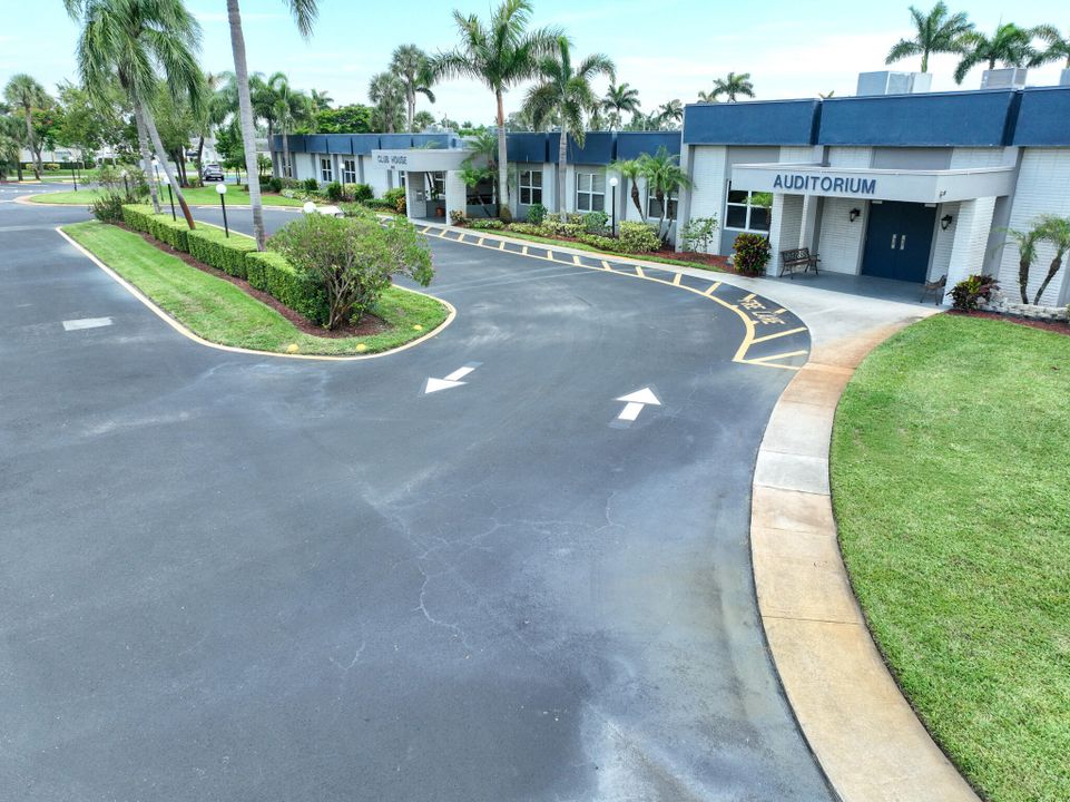 Active With Contract: $90,000 (1 beds, 1 baths, 611 Square Feet)