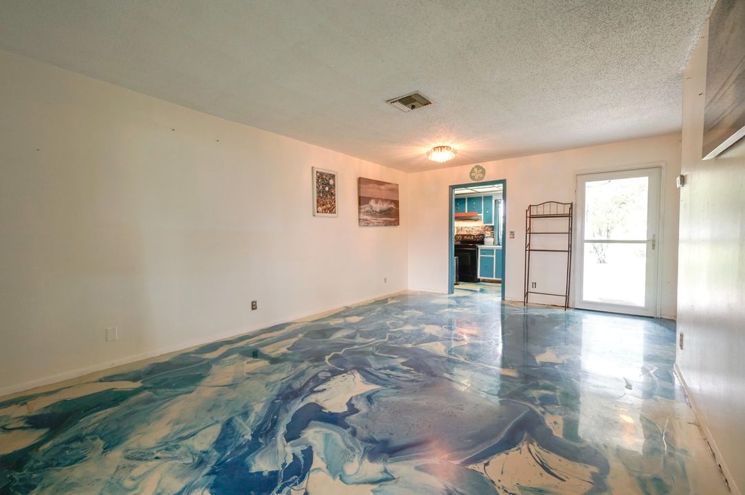 Active With Contract: $90,000 (1 beds, 1 baths, 611 Square Feet)