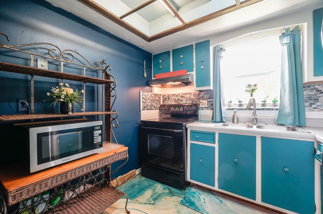 Active With Contract: $90,000 (1 beds, 1 baths, 611 Square Feet)