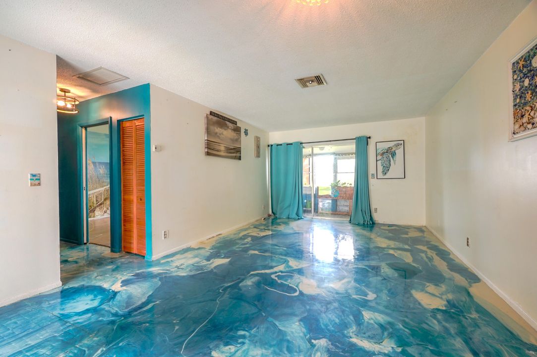 Active With Contract: $90,000 (1 beds, 1 baths, 611 Square Feet)