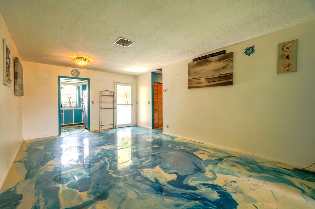 Active With Contract: $90,000 (1 beds, 1 baths, 611 Square Feet)