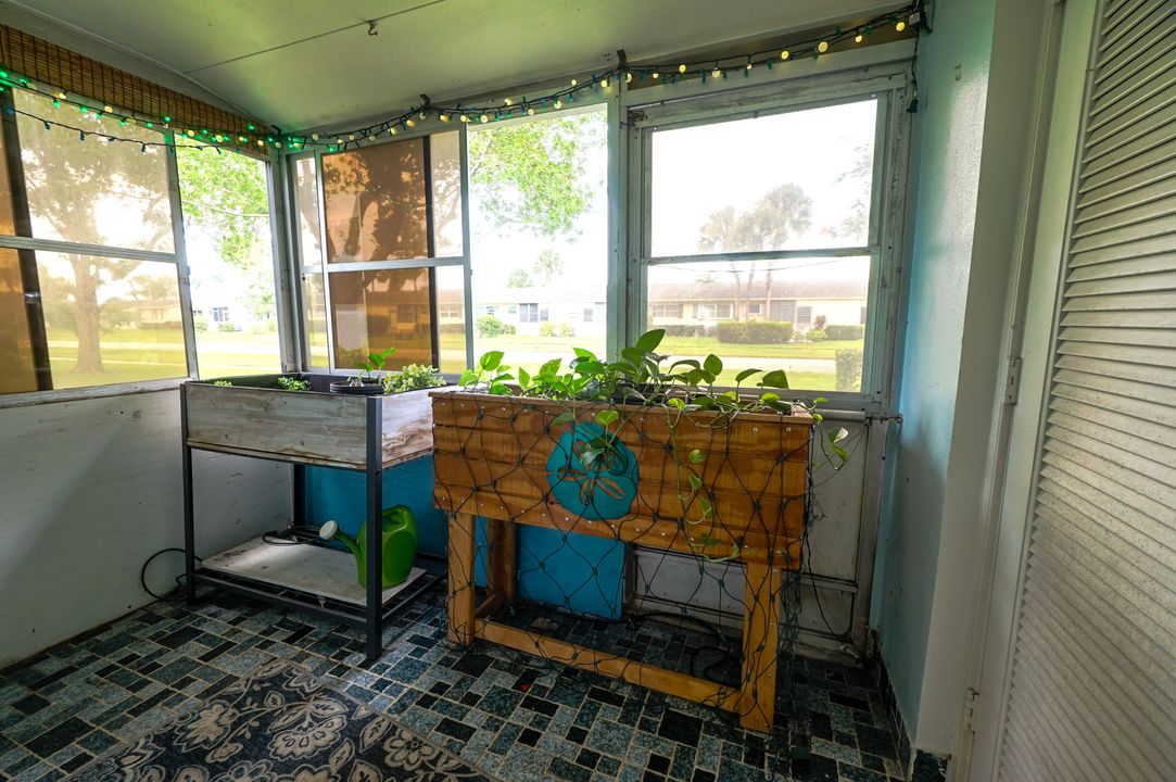 Active With Contract: $90,000 (1 beds, 1 baths, 611 Square Feet)