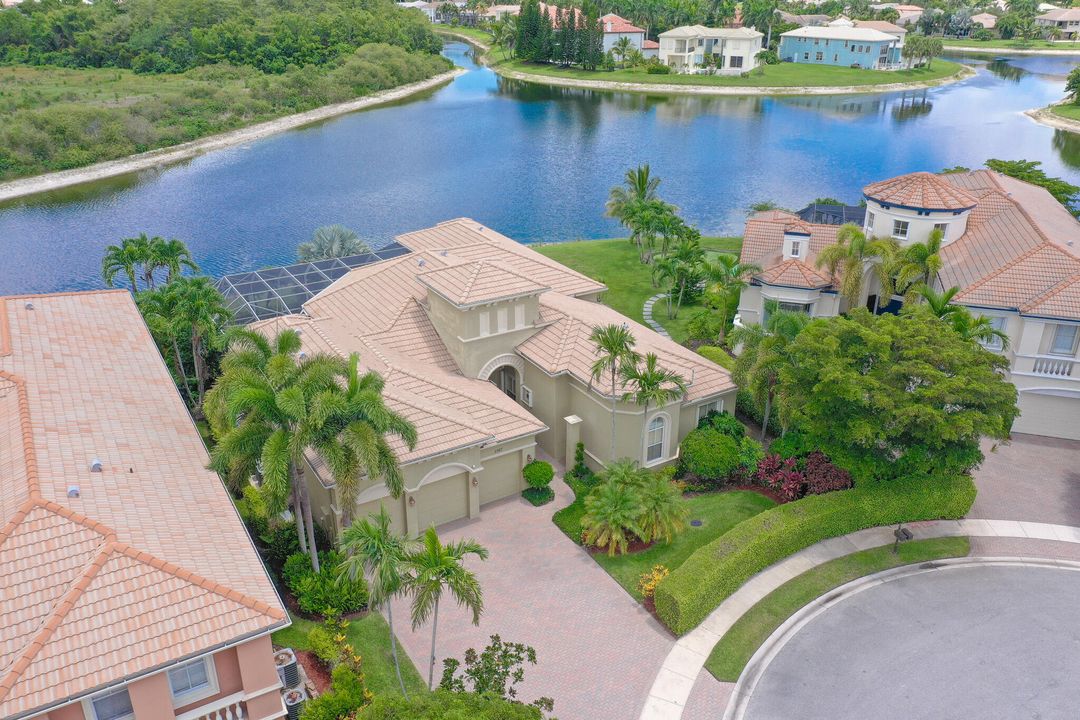 Activo con contrato: $1,125,000 (5 camas, 4 baños, 3372 Pies cuadrados)