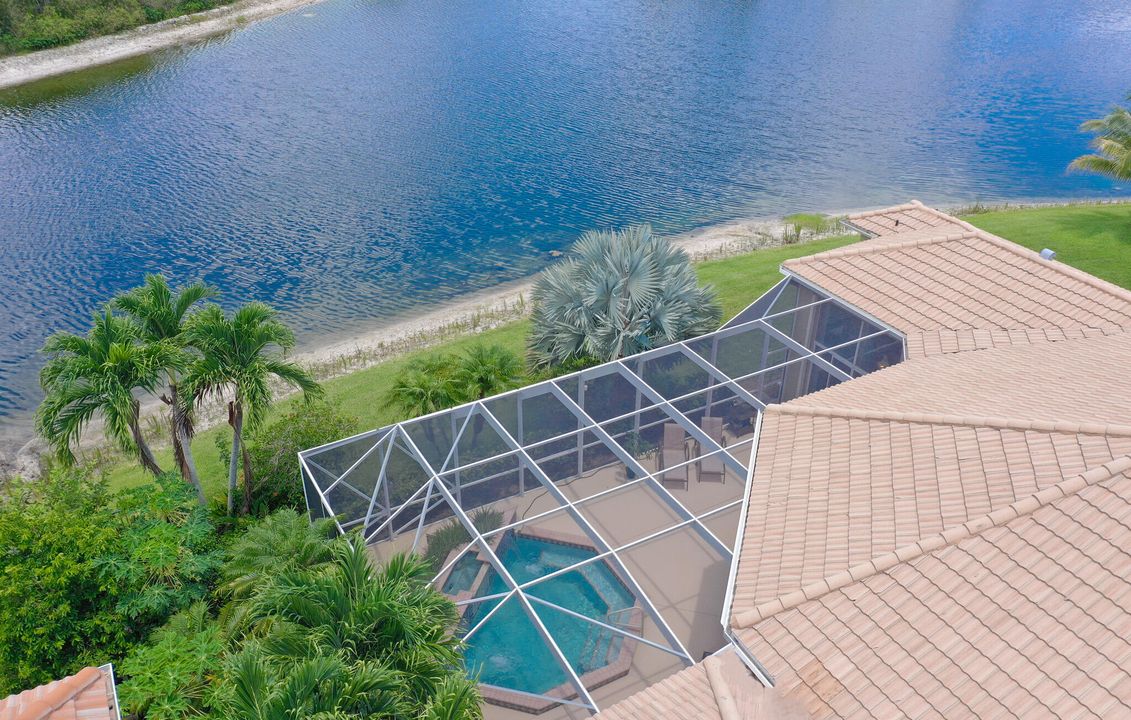 Activo con contrato: $1,125,000 (5 camas, 4 baños, 3372 Pies cuadrados)