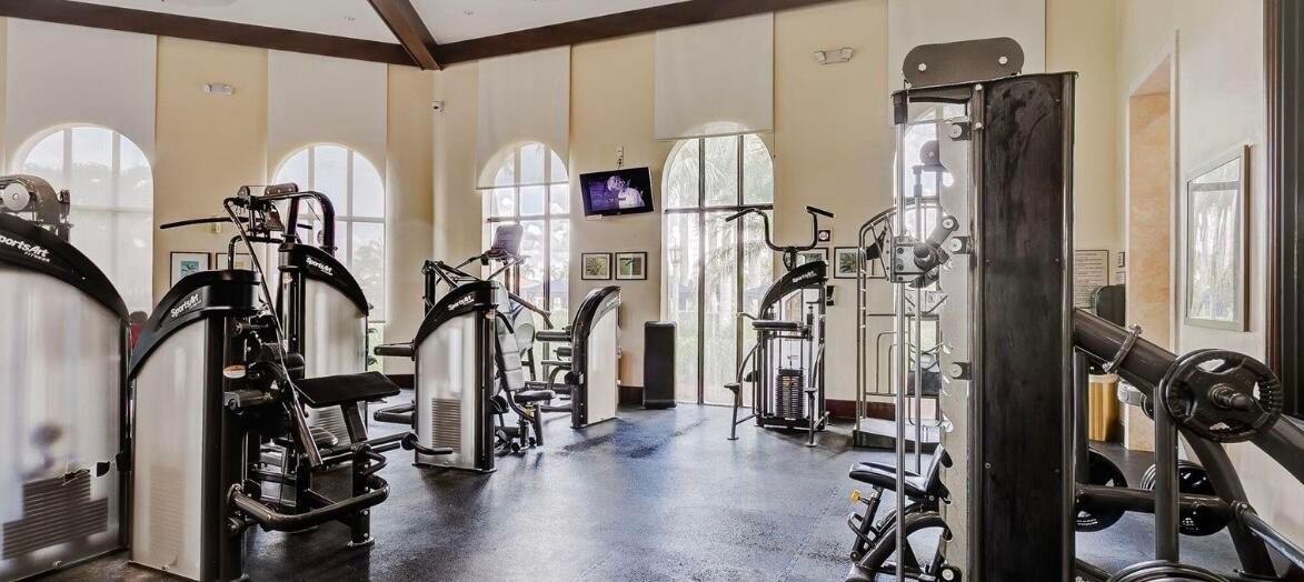 Activo con contrato: $1,125,000 (5 camas, 4 baños, 3372 Pies cuadrados)