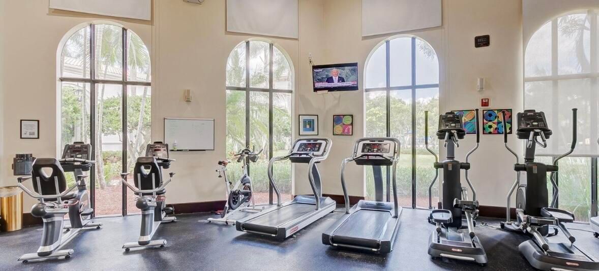 Activo con contrato: $1,125,000 (5 camas, 4 baños, 3372 Pies cuadrados)