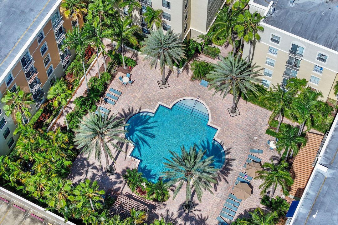 Activo con contrato: $699,900 (2 camas, 2 baños, 1155 Pies cuadrados)