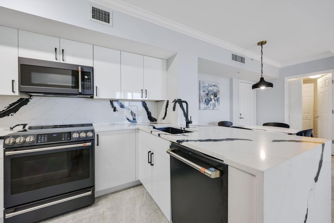 Activo con contrato: $699,900 (2 camas, 2 baños, 1155 Pies cuadrados)