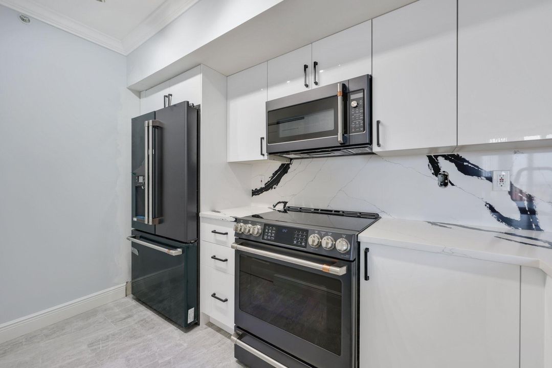 Activo con contrato: $699,900 (2 camas, 2 baños, 1155 Pies cuadrados)