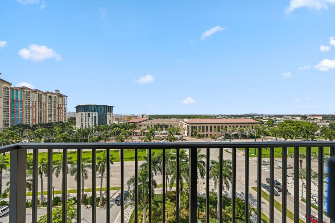 Activo con contrato: $699,900 (2 camas, 2 baños, 1155 Pies cuadrados)