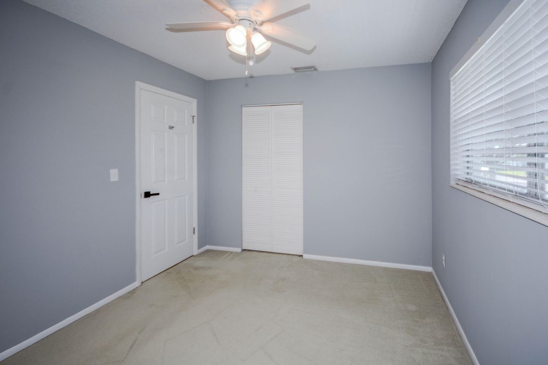 合同活跃: $97,500 (2 贝兹, 2 浴室, 990 平方英尺)