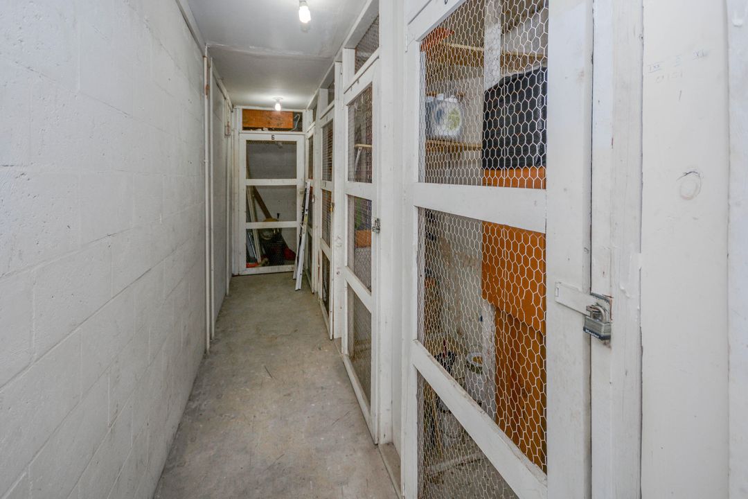 合同活跃: $97,500 (2 贝兹, 2 浴室, 990 平方英尺)