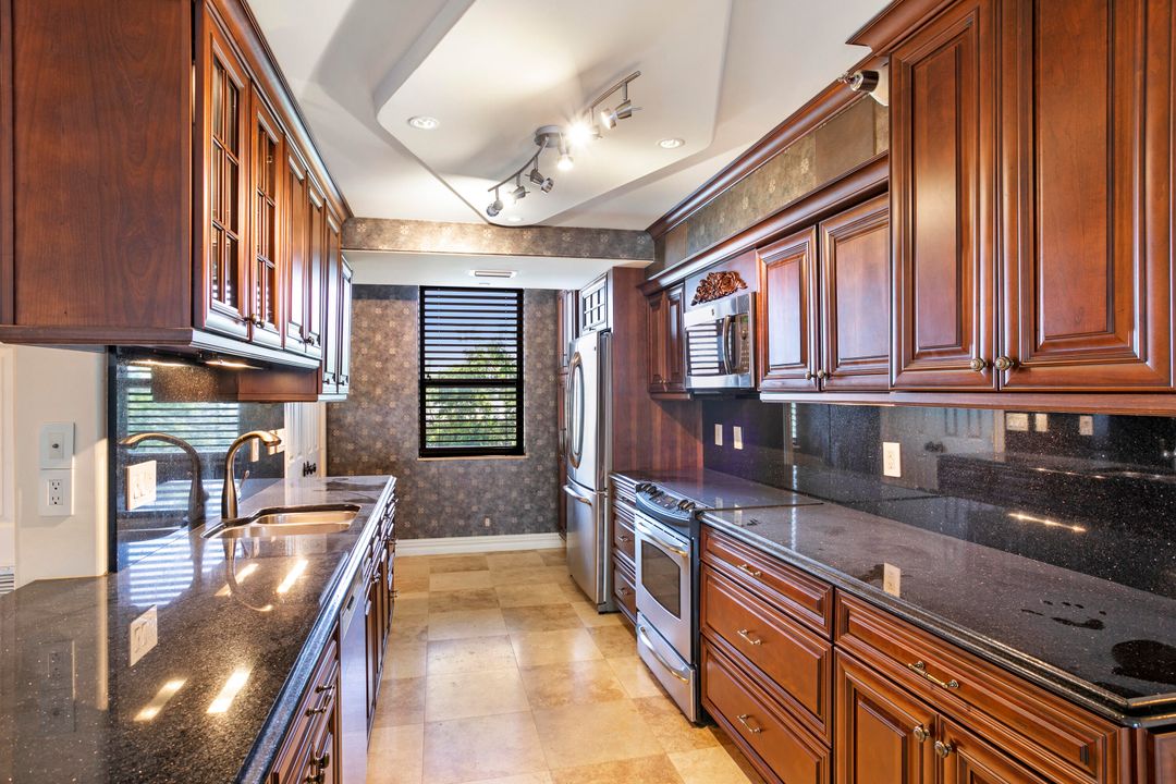 For Sale: $1,300,000 (2 beds, 2 baths, 1520 Square Feet)