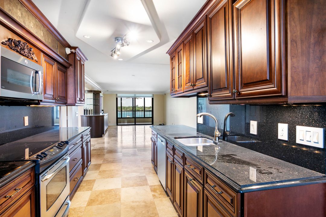 For Sale: $1,300,000 (2 beds, 2 baths, 1520 Square Feet)