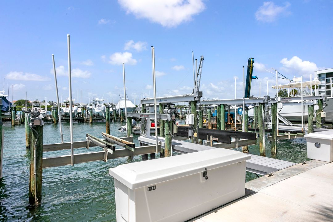 For Sale: $1,300,000 (2 beds, 2 baths, 1520 Square Feet)