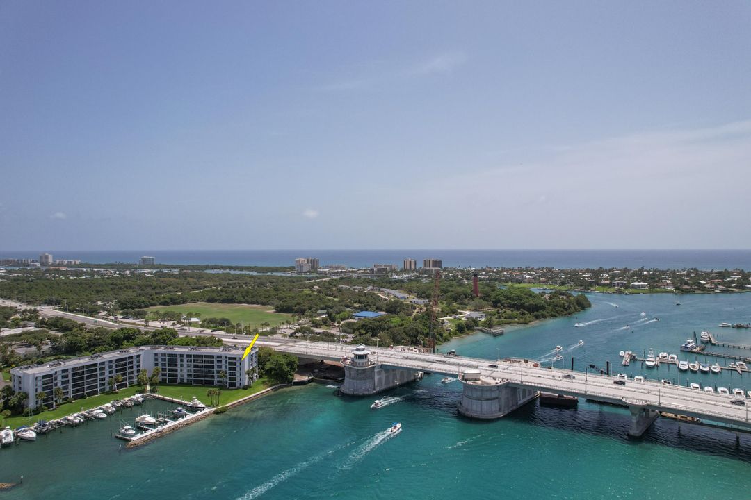 For Sale: $1,300,000 (2 beds, 2 baths, 1520 Square Feet)