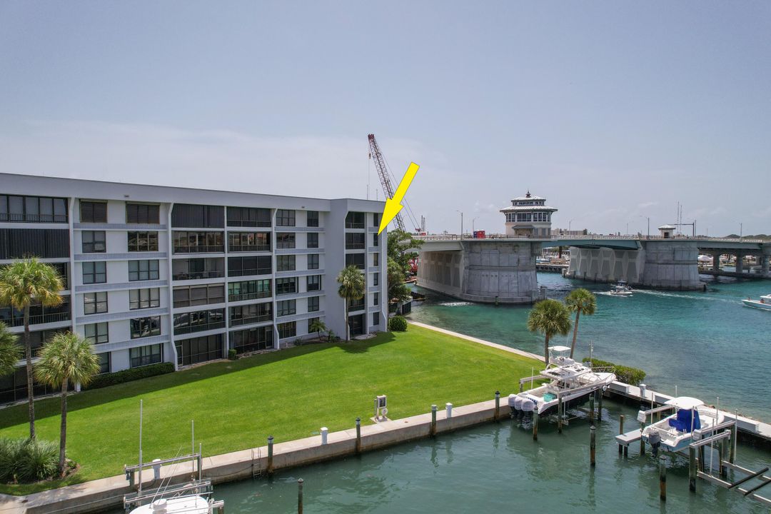 For Sale: $1,300,000 (2 beds, 2 baths, 1520 Square Feet)