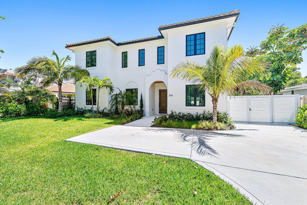 最近售出: $5,755,000 (5 贝兹, 5 浴室, 3353 平方英尺)