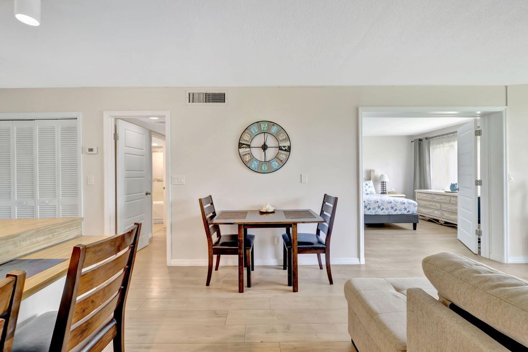 Active With Contract: $209,000 (1 beds, 1 baths, 897 Square Feet)