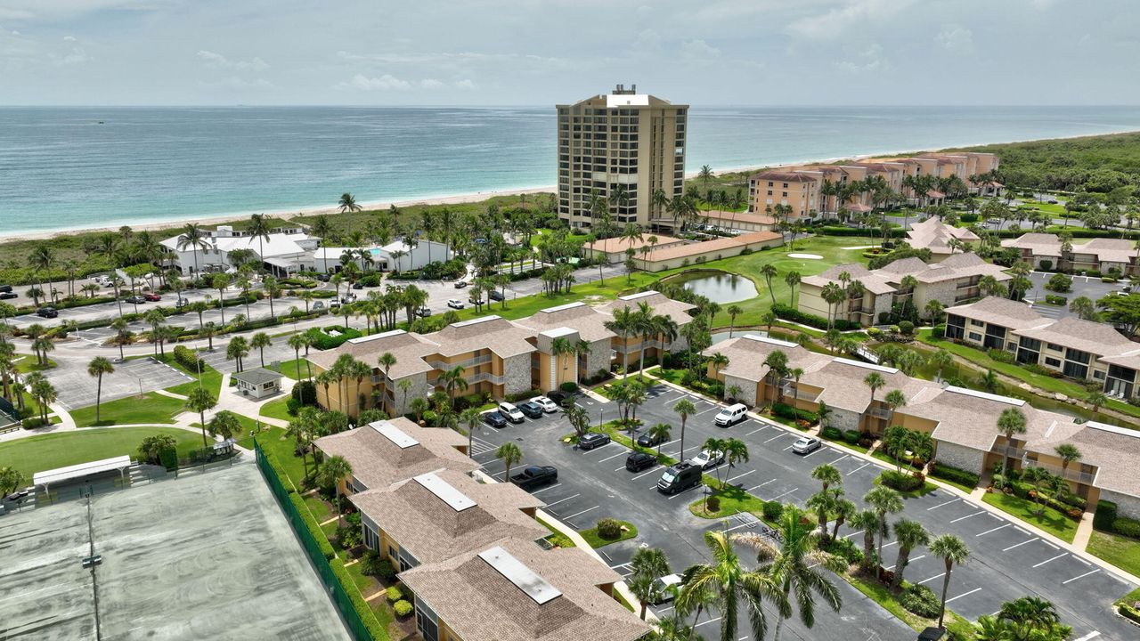 Active With Contract: $209,000 (1 beds, 1 baths, 897 Square Feet)