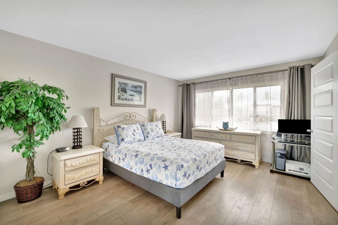 Active With Contract: $209,000 (1 beds, 1 baths, 897 Square Feet)