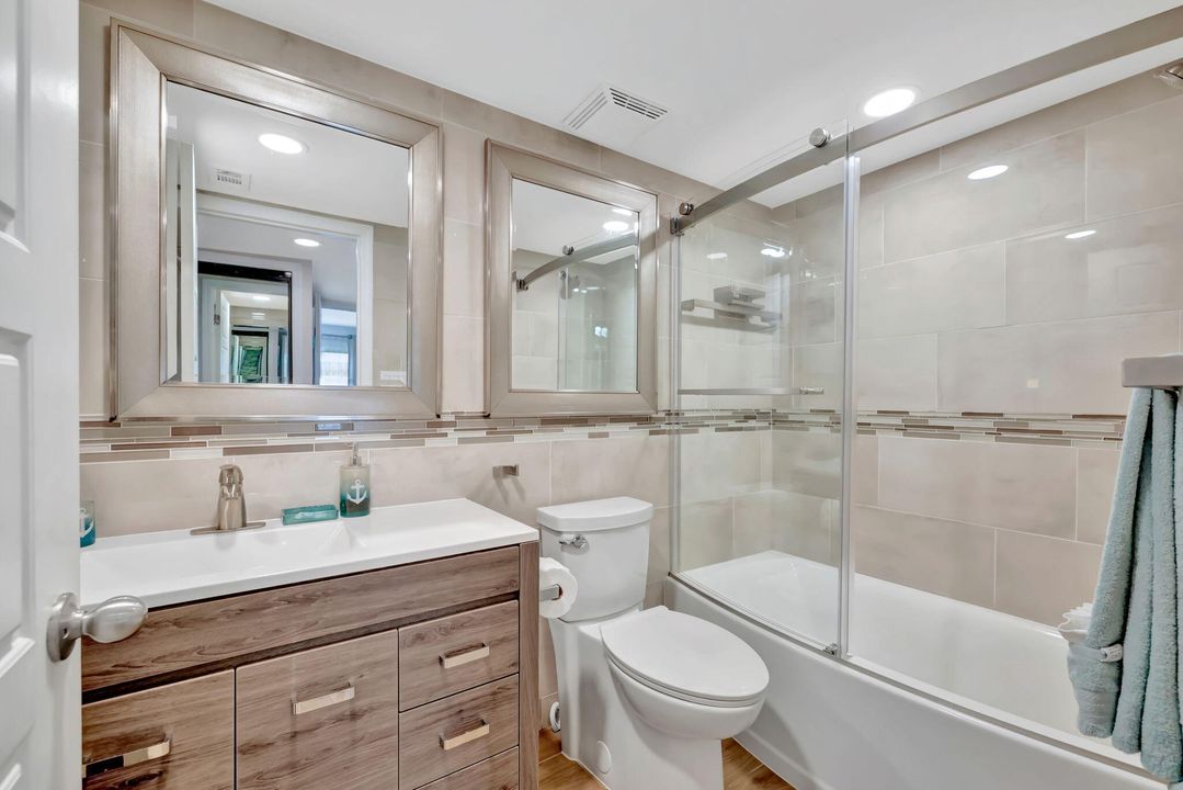 Active With Contract: $209,000 (1 beds, 1 baths, 897 Square Feet)