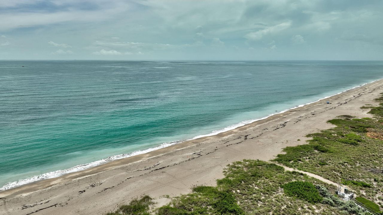 Active With Contract: $209,000 (1 beds, 1 baths, 897 Square Feet)