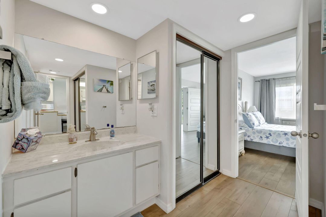 Active With Contract: $209,000 (1 beds, 1 baths, 897 Square Feet)