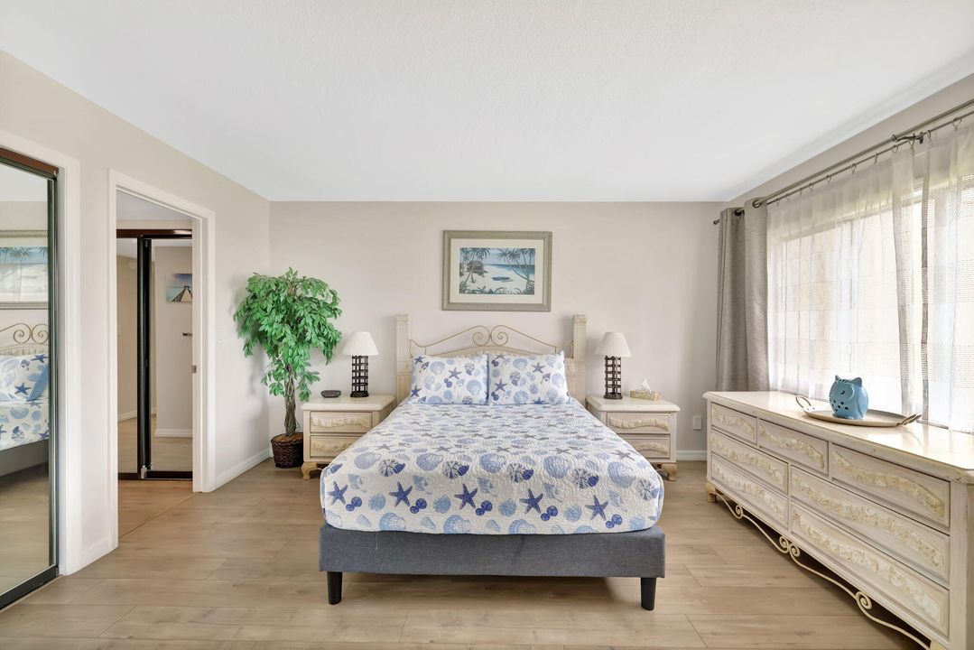 Active With Contract: $209,000 (1 beds, 1 baths, 897 Square Feet)