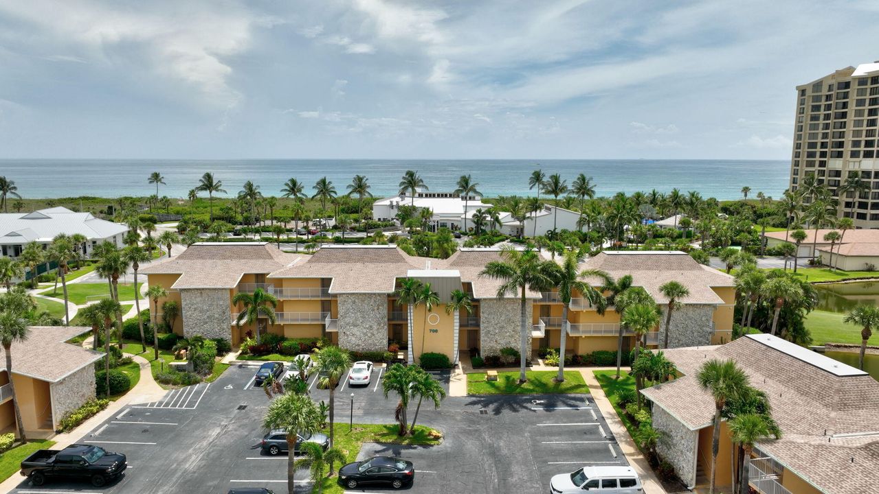 Active With Contract: $209,000 (1 beds, 1 baths, 897 Square Feet)