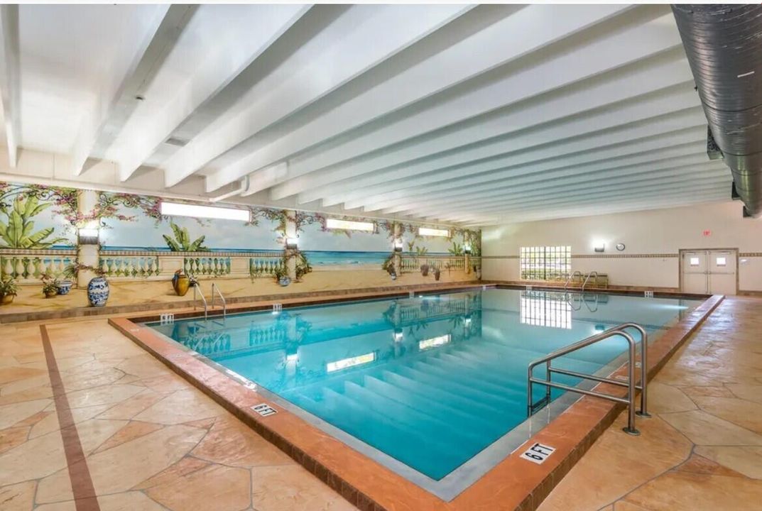 Active With Contract: $1,600 (1 beds, 1 baths, 738 Square Feet)