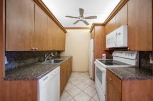 Active With Contract: $1,600 (1 beds, 1 baths, 738 Square Feet)