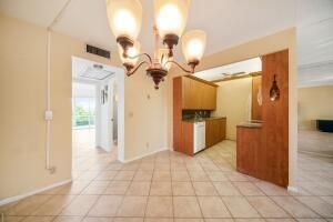 Active With Contract: $1,600 (1 beds, 1 baths, 738 Square Feet)